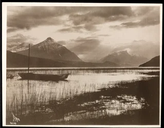 Ansicht eines Sees und eines Bootes während des Baus des Panamakanals, 1912 oder 1913
